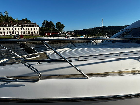 Betydelig oppgradert P52, Meget attraktiv versjon med 3 kabiner og crew cabin ! 8 of 30