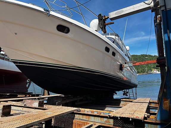 Betydelig oppgradert P52, Meget attraktiv versjon med 3 kabiner og crew cabin ! 29 of 30