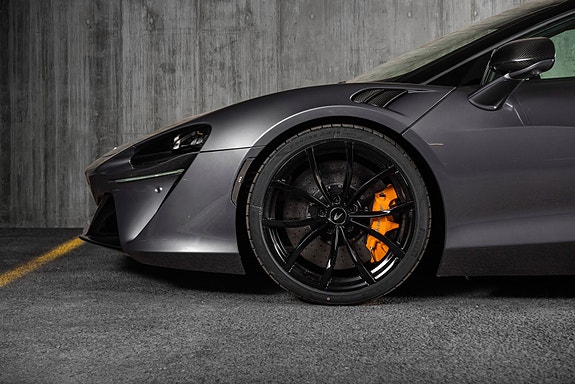 McLaren Artura 13 of 30