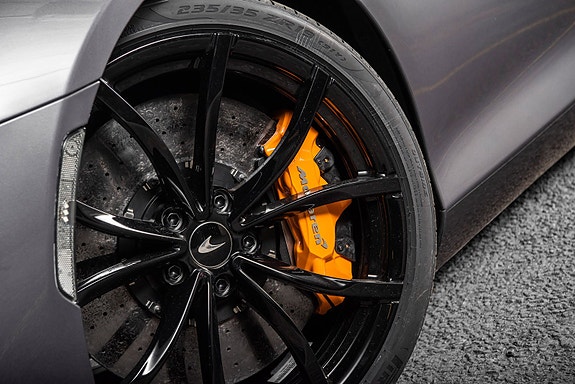 McLaren Artura 17 of 30
