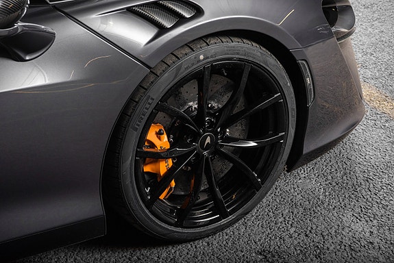 McLaren Artura 18 of 30
