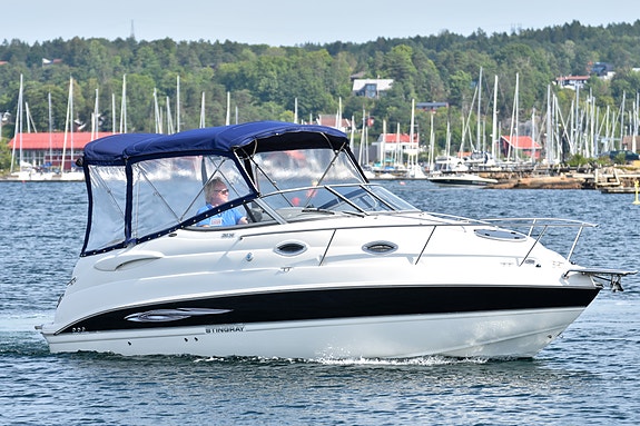 Stingray 250 CS m/ 260 hk Mercruiser MPI V8. Ankervinsj. Baugprop. Lagring inkl! 3 of 30