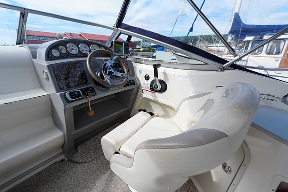 Stingray 250 CS m/ 260 hk Mercruiser MPI V8. Ankervinsj. Baugprop. Lagring inkl! 22 of 30