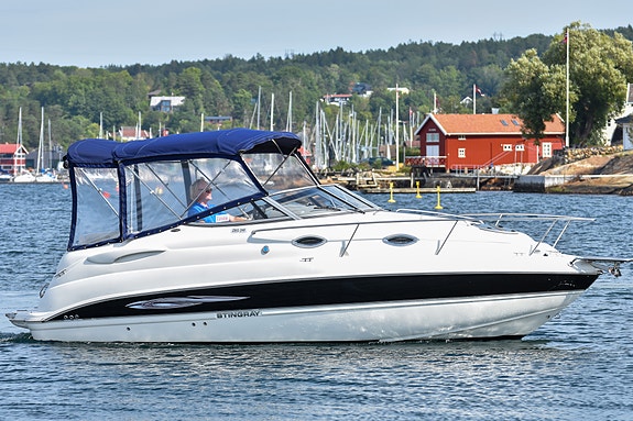 Stingray 250 CS m/ 260 hk Mercruiser MPI V8. Ankervinsj. Baugprop. Lagring inkl! 2 of 30