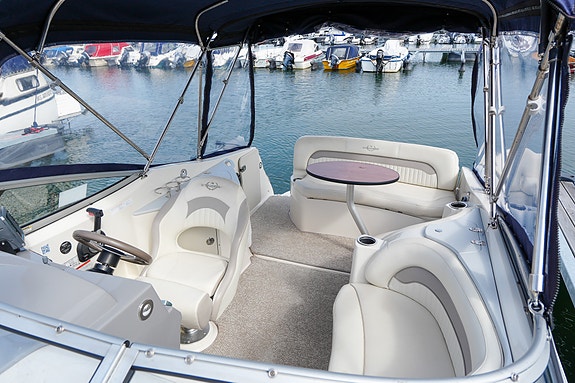 Stingray 250 CS m/ 260 hk Mercruiser MPI V8. Ankervinsj. Baugprop. Lagring inkl! 20 of 30