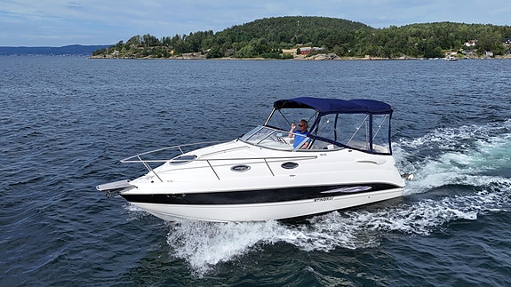 Stingray 250 CS m/ 260 hk Mercruiser MPI V8. Ankervinsj. Baugprop. Lagring inkl! 10 of 30