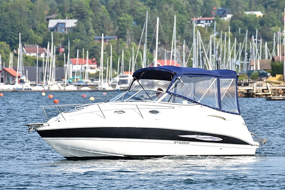 Stingray 250 CS m/ 260 hk Mercruiser MPI V8. Ankervinsj. Baugprop. Lagring inkl! 5 of 30
