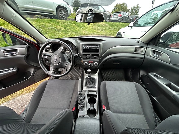 Subaru Impreza 3 of 10