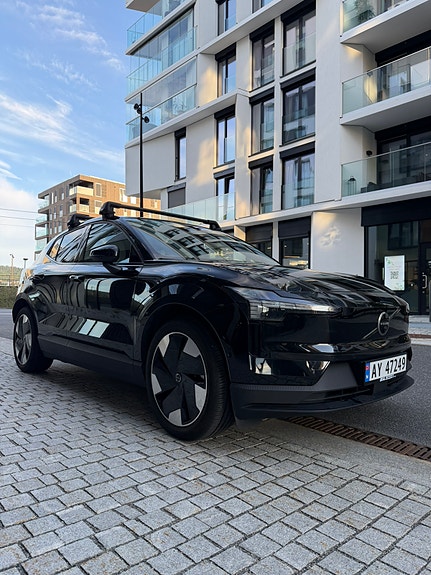 Volvo EX30 2 of 13