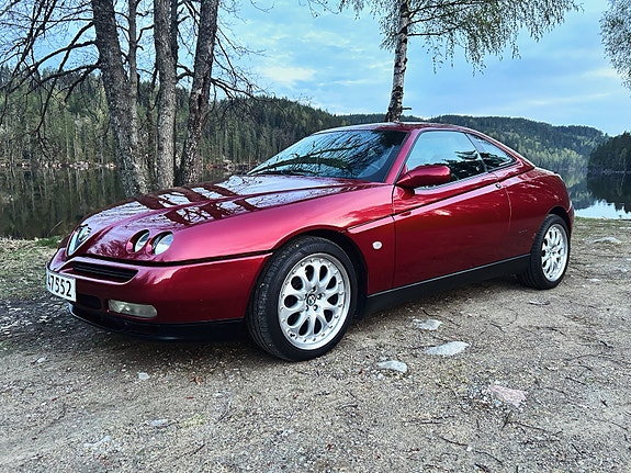 Alfa Romeo GTV 2 of 4