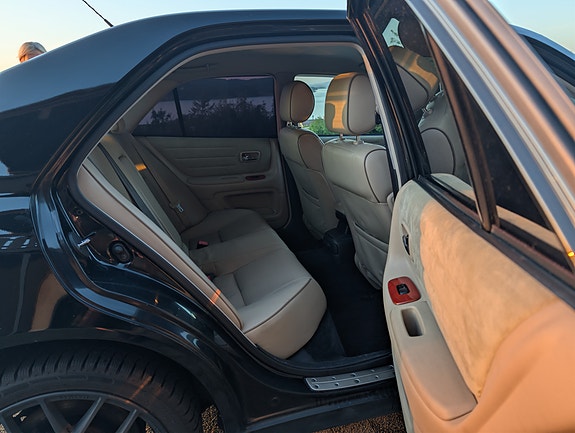 Lexus IS200 10 of 30