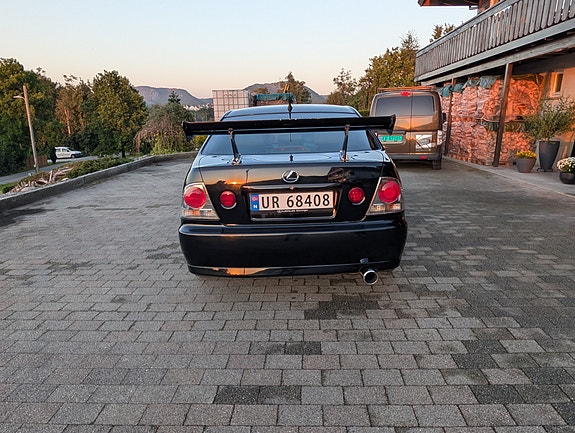 Lexus IS200 5 of 30
