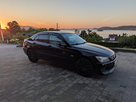 Lexus IS200 3 of 30