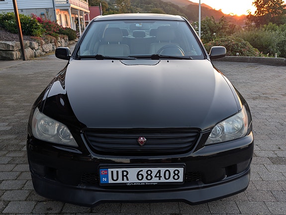 Lexus IS200 2 of 30