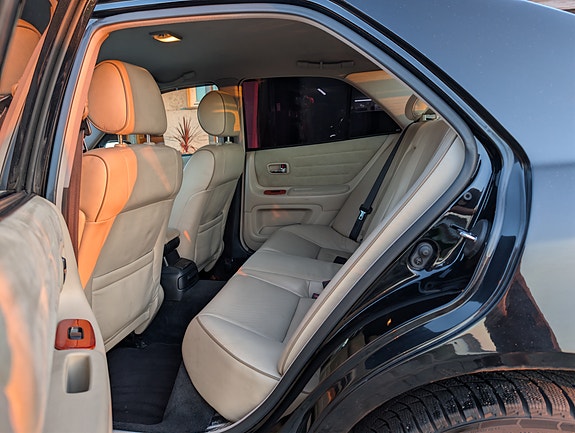 Lexus IS200 15 of 30