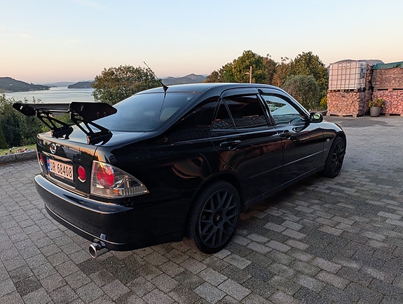 Lexus IS200 4 of 30