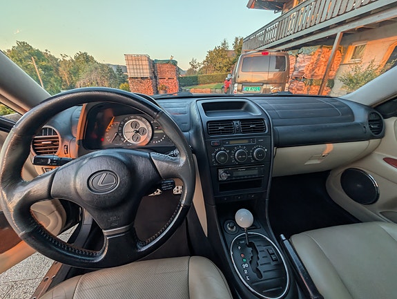 Lexus IS200 19 of 30