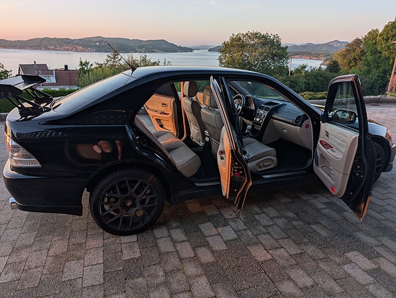 Lexus IS200 9 of 30