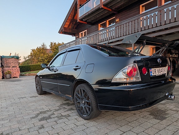 Lexus IS200 6 of 30