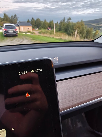 Tesla Model Y 15 of 19