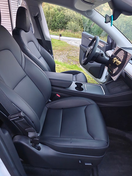 Tesla Model Y 13 of 19