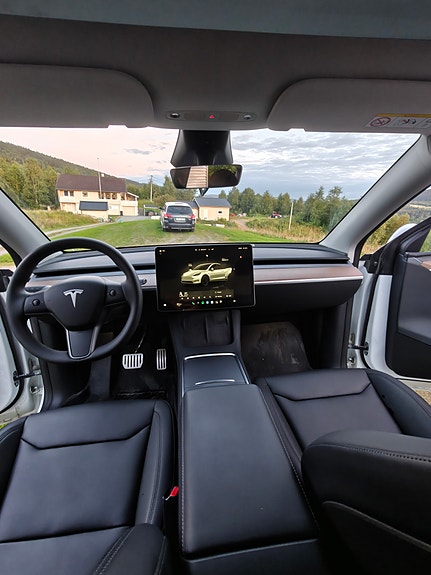 Tesla Model Y 11 of 19
