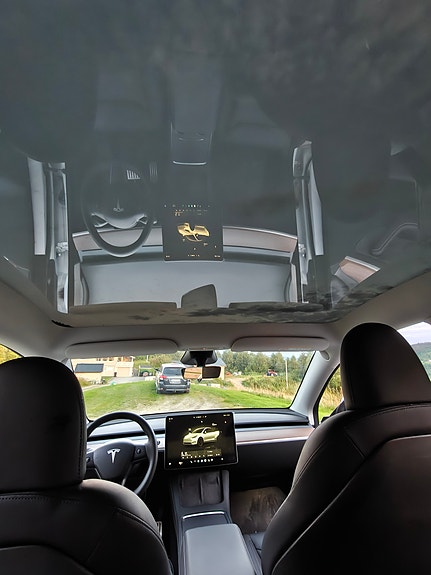 Tesla Model Y 16 of 19