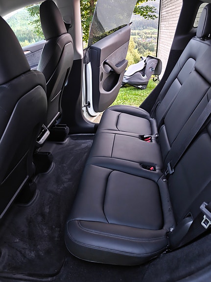 Tesla Model Y 17 of 19