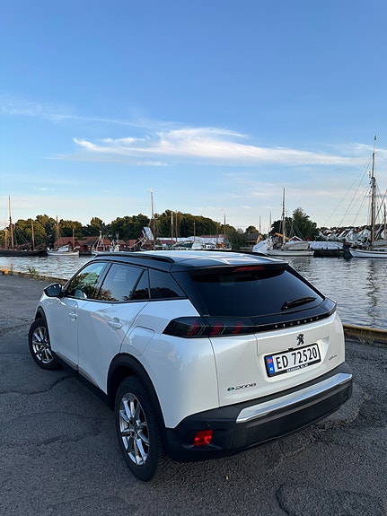 Peugeot e-2008 8 of 27