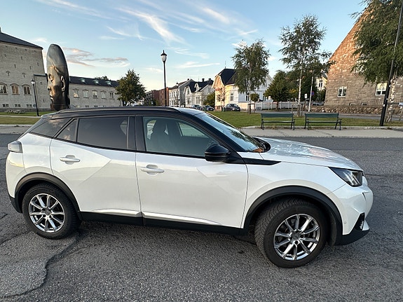 Peugeot e-2008 4 of 27