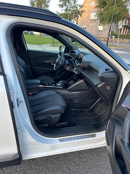 Peugeot e-2008 10 of 27