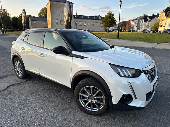 Peugeot e-2008 3 of 27