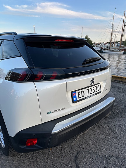 Peugeot e-2008 9 of 27