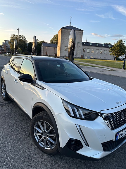 Peugeot e-2008 2 of 27