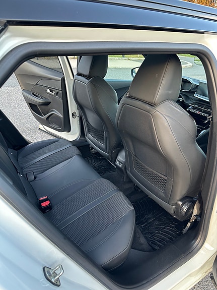 Peugeot e-2008 19 of 27