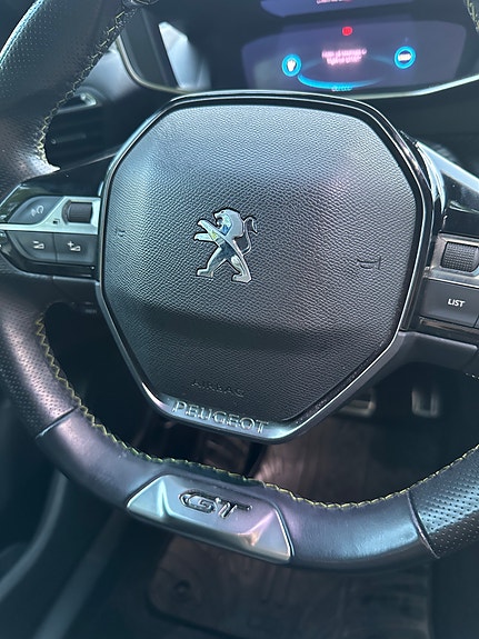 Peugeot e-2008 24 of 27