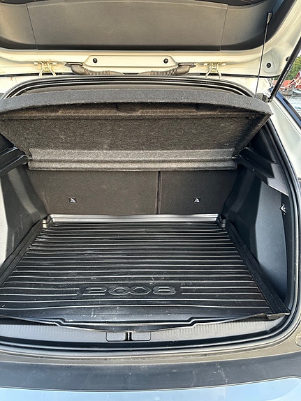 Peugeot e-2008 23 of 27