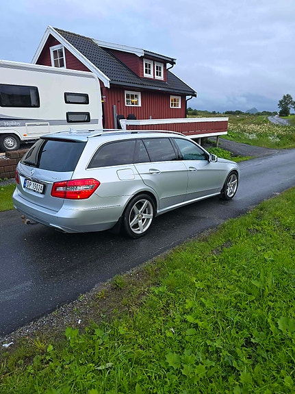 Mercedes-Benz E250 4 of 21