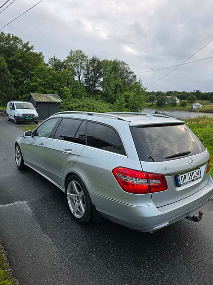 Mercedes-Benz E250 2 of 21