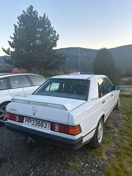 Mercedes-Benz 190 E 4 of 13