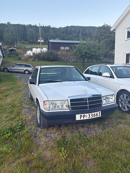 Mercedes-Benz 190 E 6 of 13