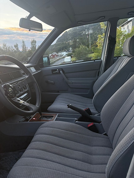 Mercedes-Benz 190 E 9 of 13