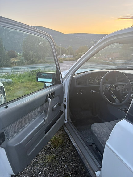 Mercedes-Benz 190 E 8 of 13