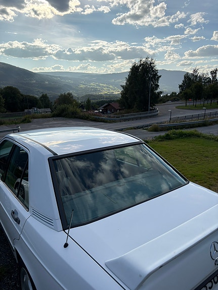 Mercedes-Benz 190 E 12 of 13