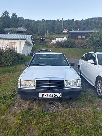 Mercedes-Benz 190 E 7 of 13