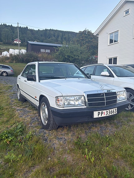 Mercedes-Benz 190 E 5 of 13