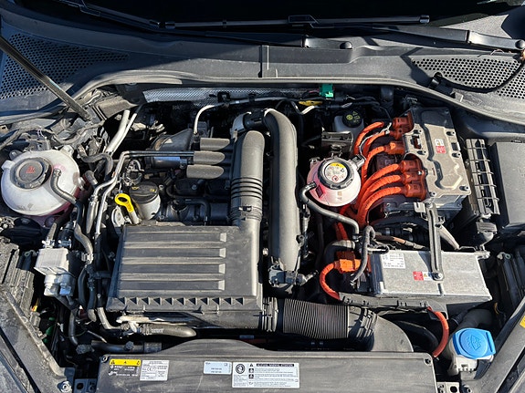 Volkswagen Golf VII 18 of 18