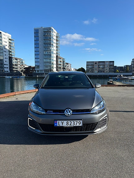 Volkswagen Golf VII 2 of 18