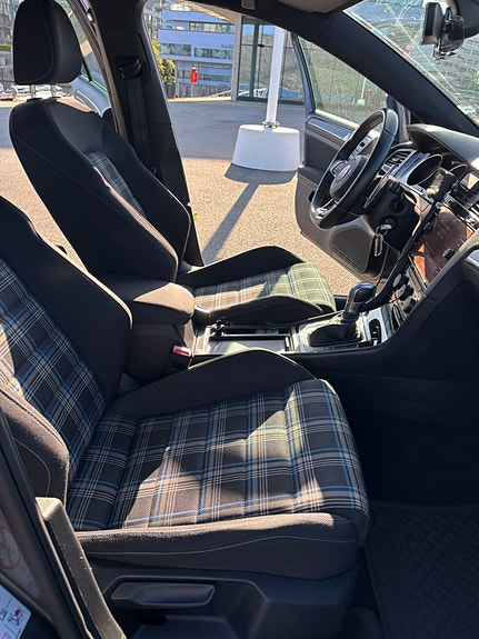 Volkswagen Golf VII 10 of 18