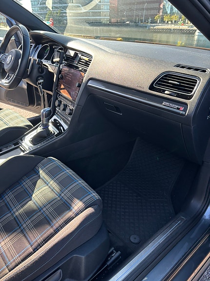 Volkswagen Golf VII 11 of 18
